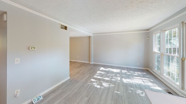 Building Photo - 30 Samantha Ct