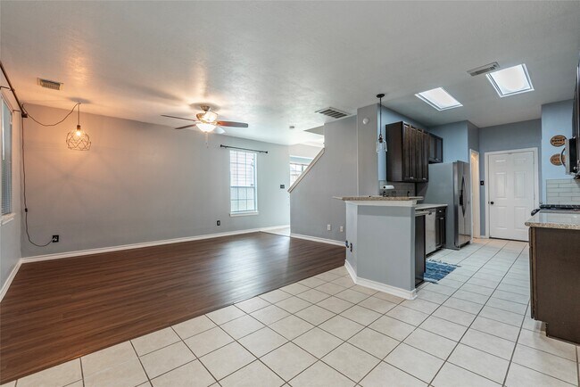 Foto del edificio - 336 Capella Oaks Ln