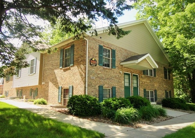 Building Photo - 200 N Linden St
