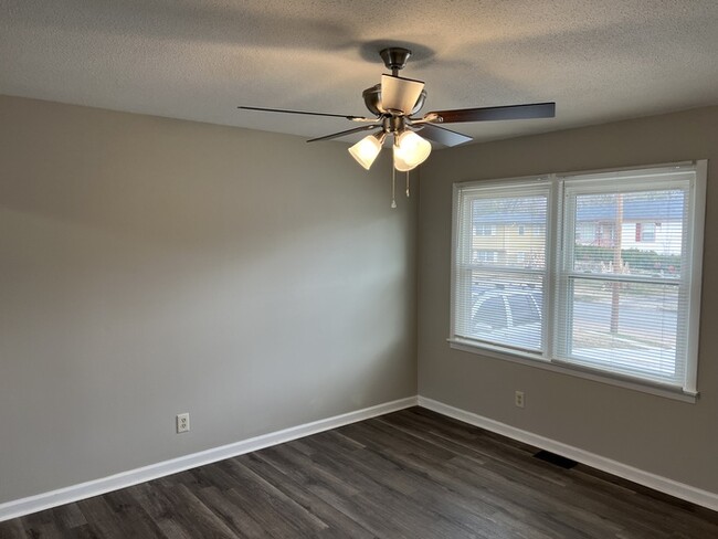 Building Photo - 3415 Angora Dr NW