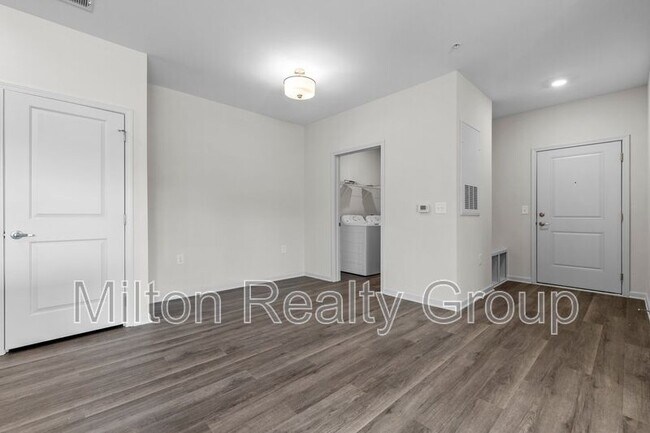 Foto del edificio - 120 Grove Cir