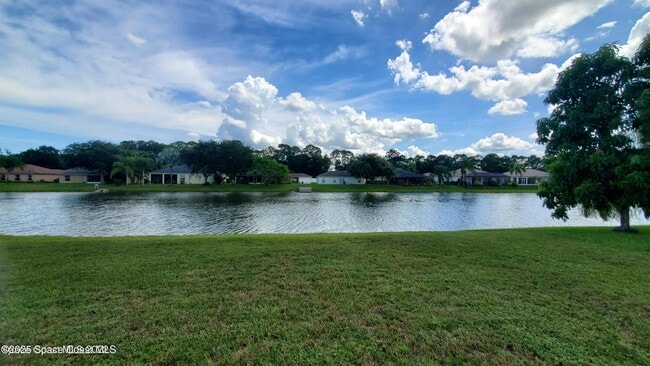 Foto del edificio - 5321 Cinnamon Fern Blvd