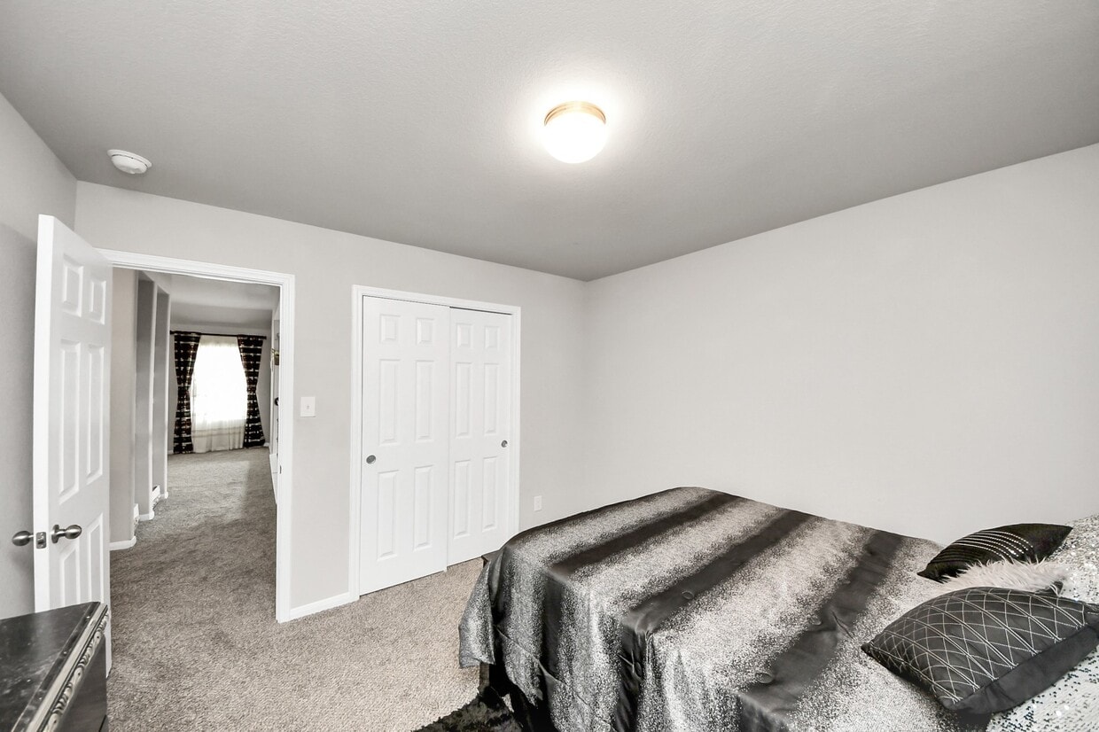 Building Photo - 2918 Silverhorn Ln