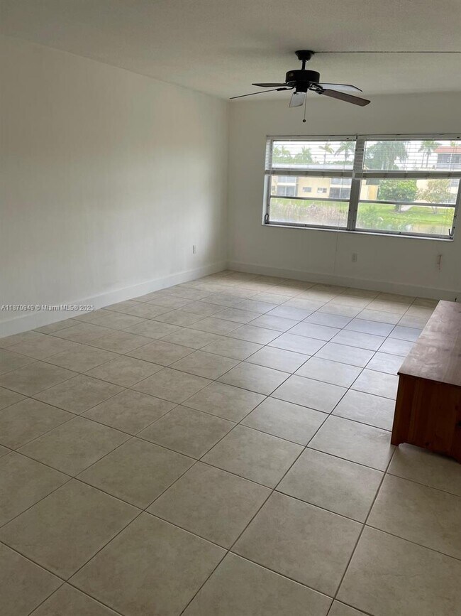 Foto del edificio - 2815 NE 201st Terrace