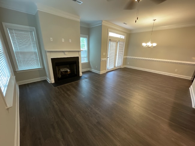 Building Photo - 833 Silver Leaf Dr