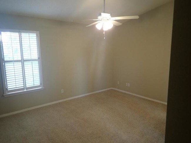 Foto del edificio - 2303 W. Michigan Avenue G5 2 BR/ 2BA $875