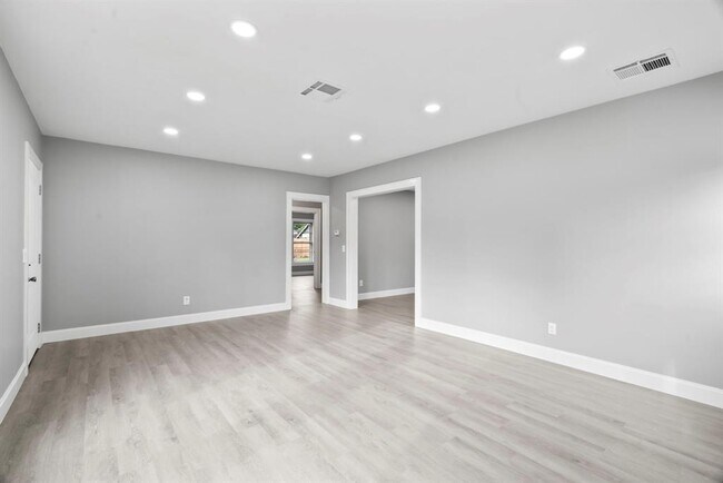 Building Photo - 1313 Elm St