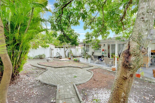 Foto del edificio - 5509 SW 6th St