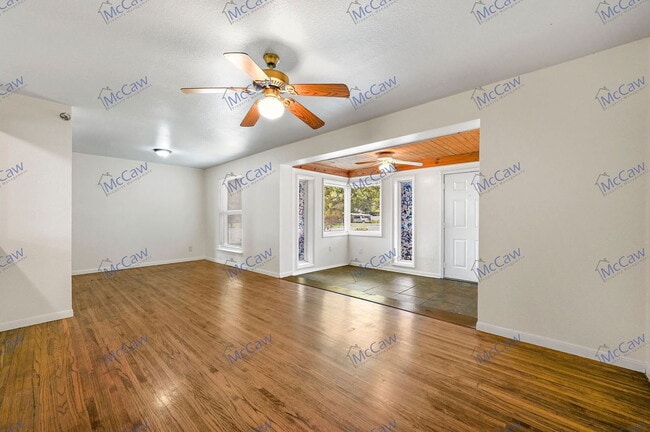 Photo - 2704 Highwood Dr House