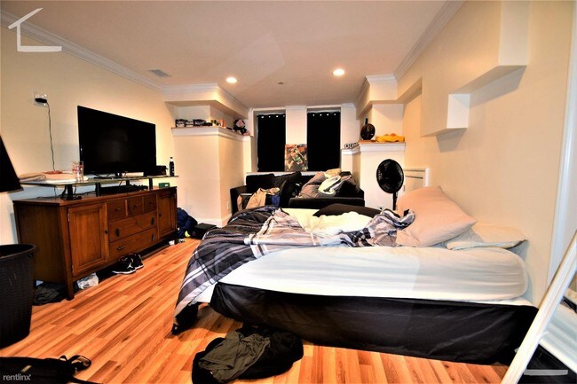 Foto del edificio - 5 br, 2 bath  - 12 Bay State Rd Apt 116