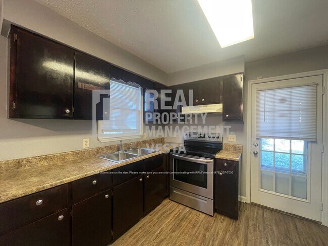 Foto del edificio - 72 Forest Hill Cir