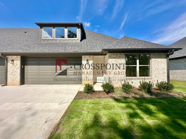 Foto del edificio - Tour Today! New Construction 4 Bed 2 Bath Triplex!