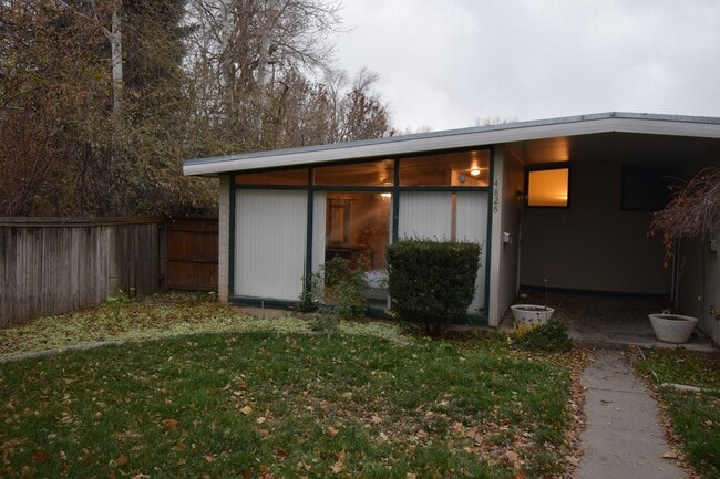 Cozy 2 Bedroom Duplex in Holladay - Cozy 2 Bedroom Duplex in Holladay House