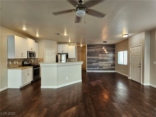 Building Photo - 5545 Dueces Wild Ct