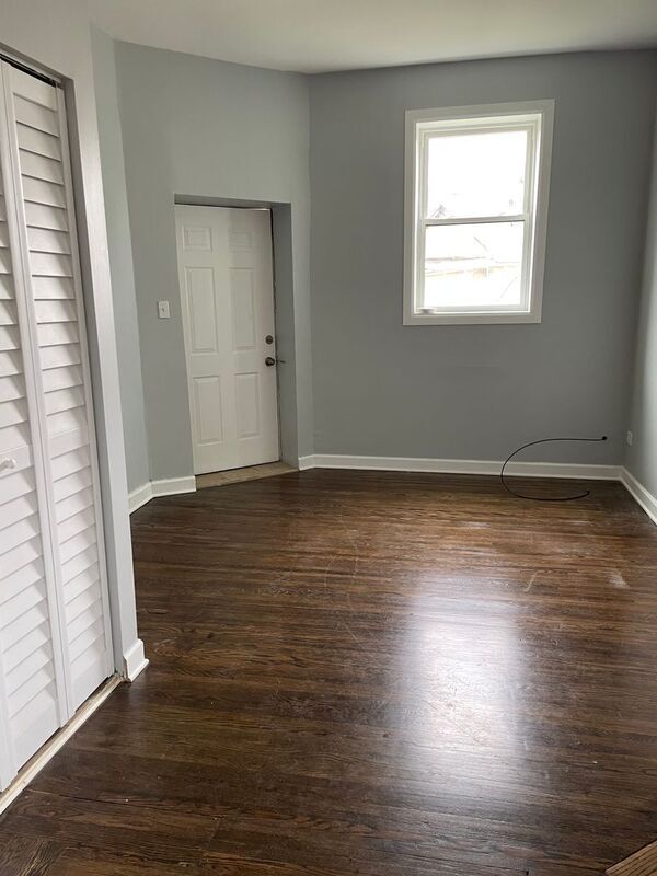 Building Photo - 728 N Pine Ave