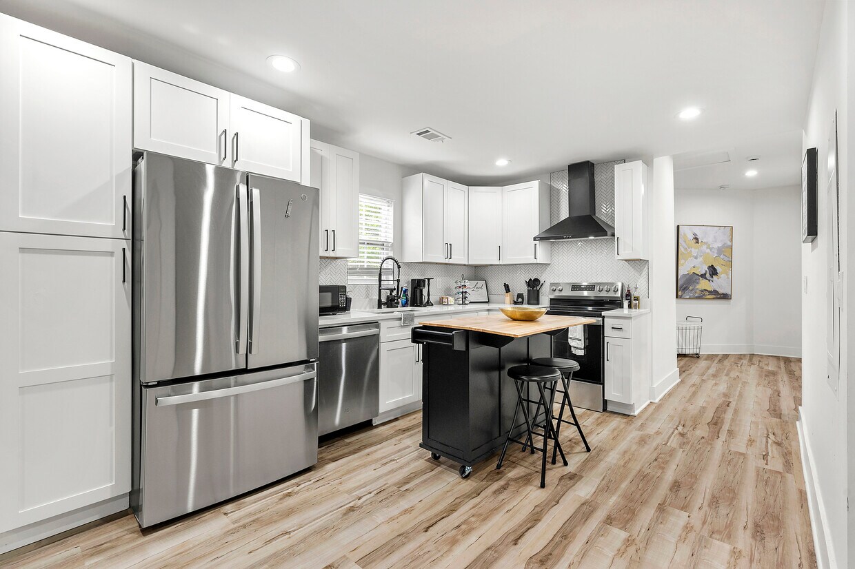 Main House Kitchen - 2310 Tiger Flowers Dr NW