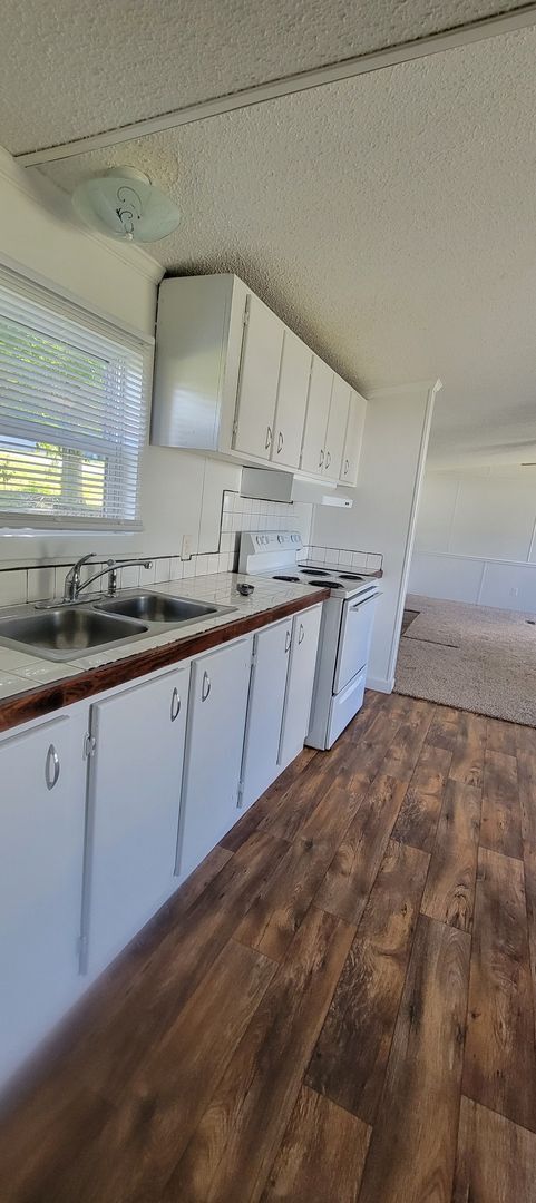Building Photo - Ready to Move in