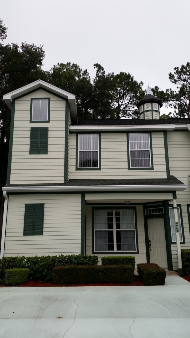 Building Photo - 231 NE 28th Ave