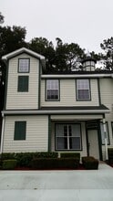 Building Photo - 231 NE 28th Ave