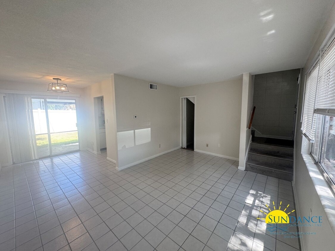 Primary Photo - End Unit 2 Bedroom Townhome in great locat...