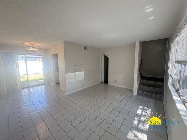 Foto del edificio - Great Price, Townhome only $1,295 in great...
