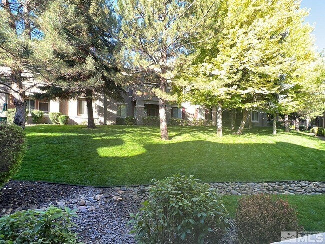 Foto del edificio - 900 S Meadows Pkwy