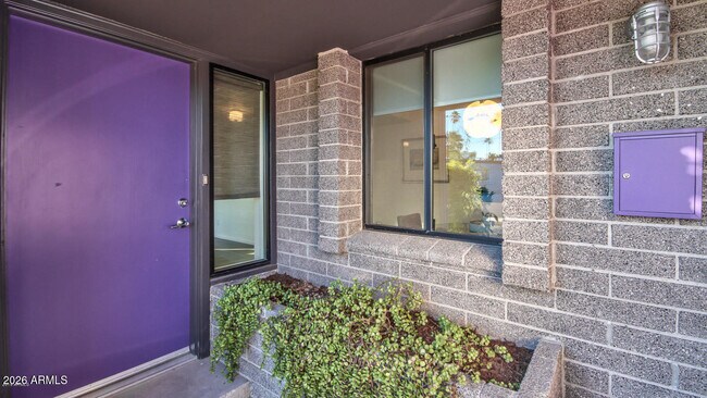 Foto del edificio - 3702 E Paradise Dr