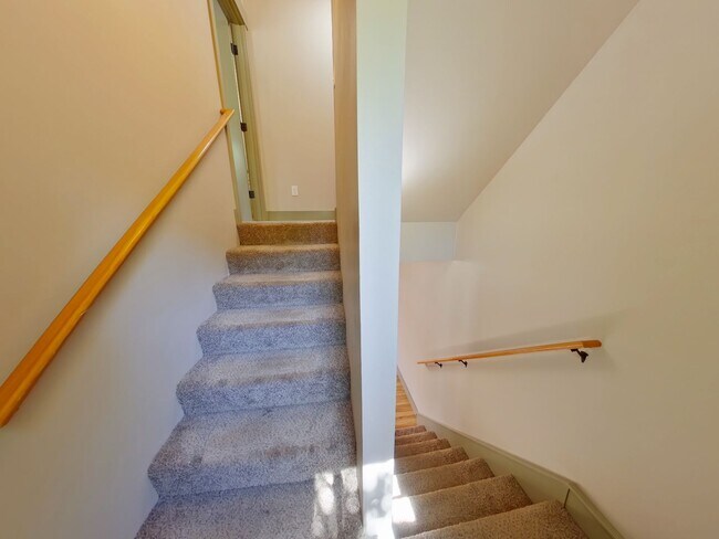 Foto del edificio - 576-578 East 15th Alley