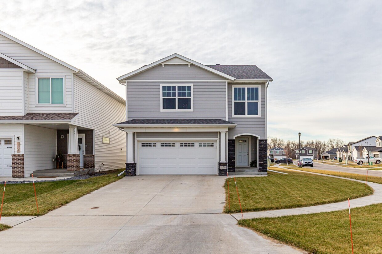 Foto principal - 3 Bed, 3 Bath in West Fargo!