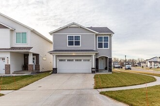 Building Photo - 1129 Albert Ct W