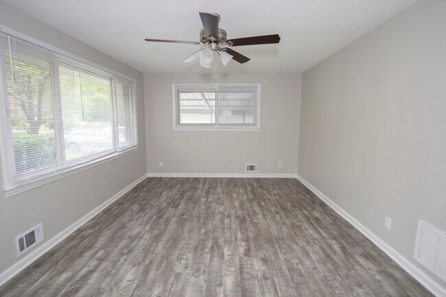 Building Photo - Cozy Home on Omega Dr