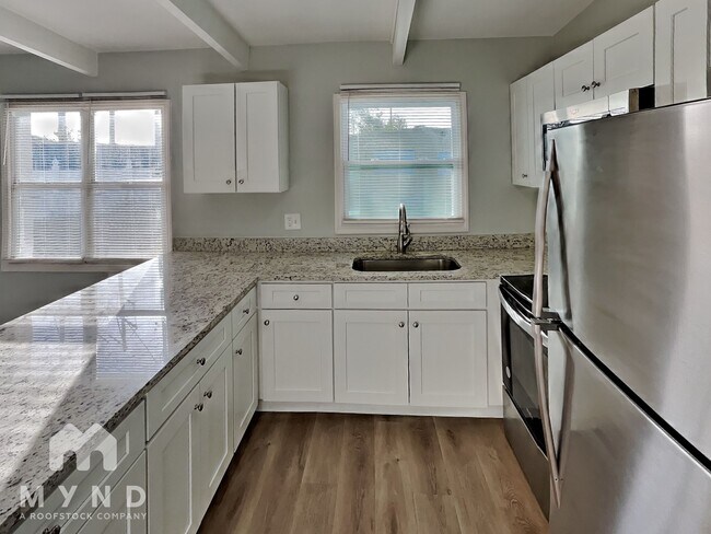 Foto del edificio - 1702 Windsor Way