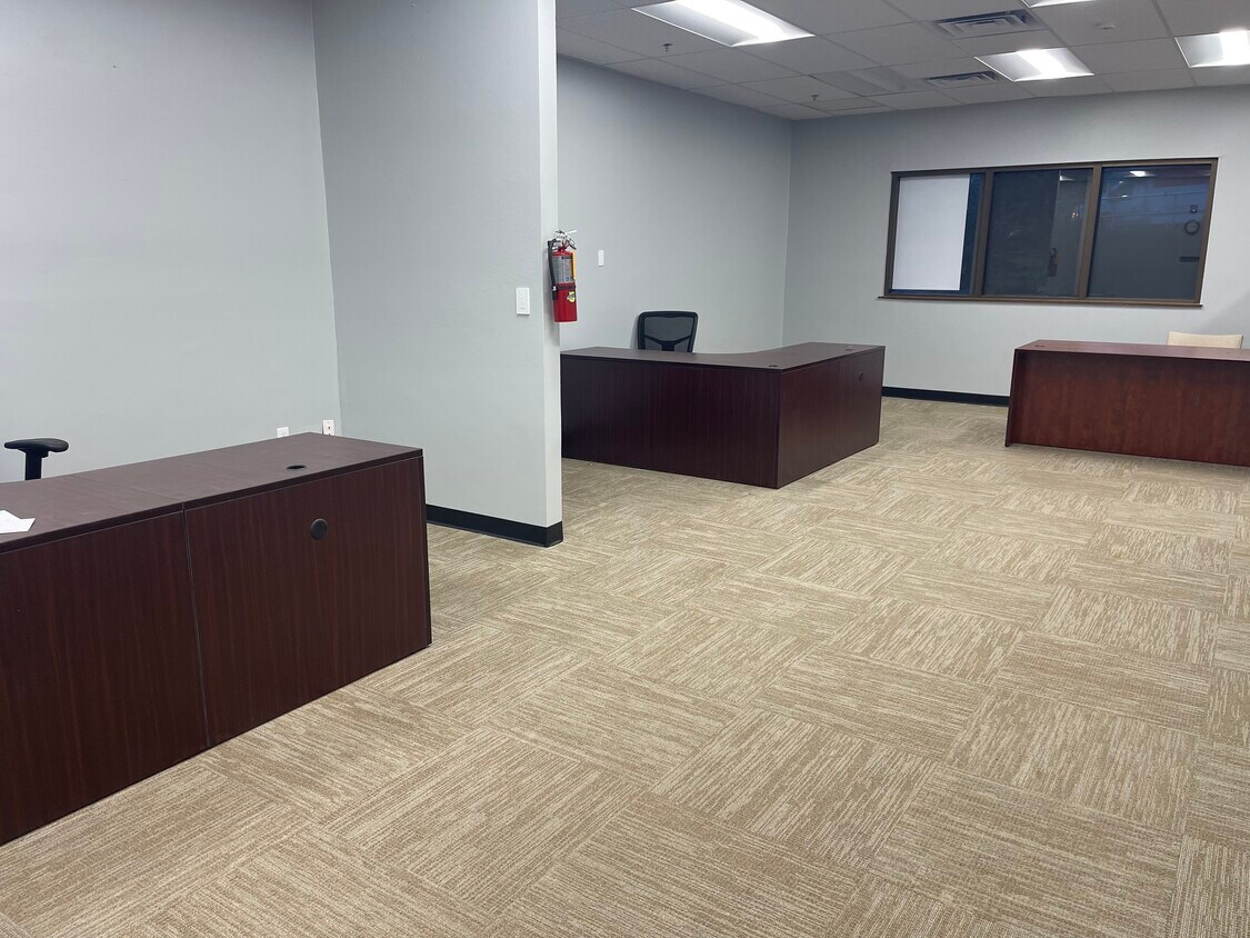 Foto principal - Starbucks & Kitsap Bank Plaza Suite 120