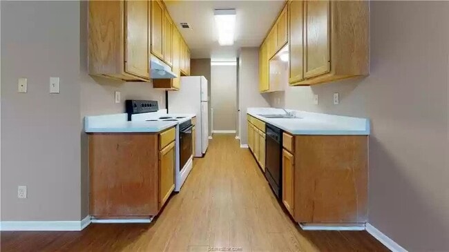 Building Photo - 907 Balcones Dr