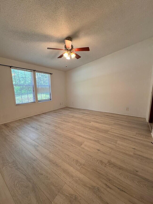 Foto del edificio - Spacious 3-Bed, 2-Bath Home in Greenville ...