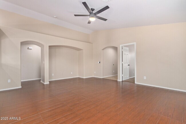 Foto del edificio - 2070 S 216th Ln