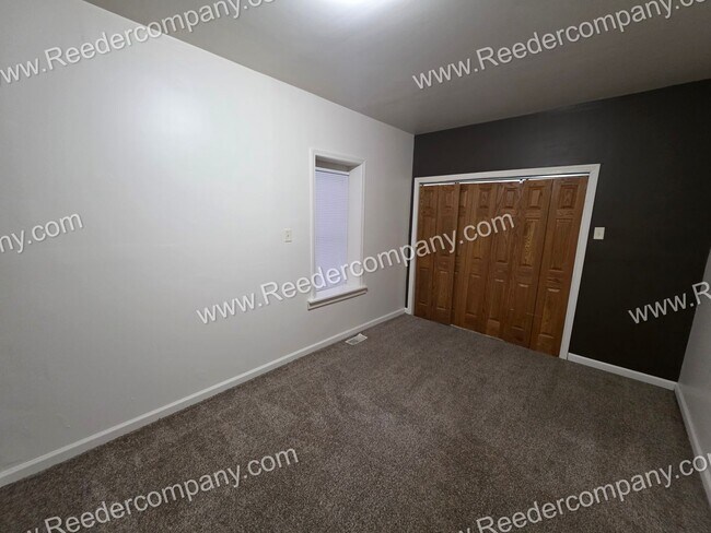 Foto del edificio - 4947 Northcote Ave