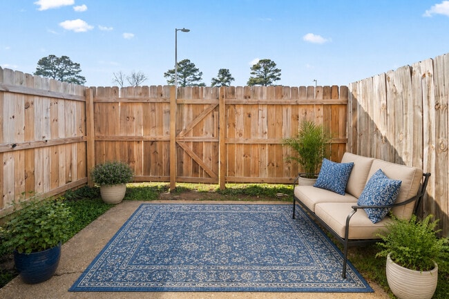 Foto del edificio - Amora East Townhomes