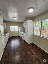 Building Photo - 505 Princeton Dr SE