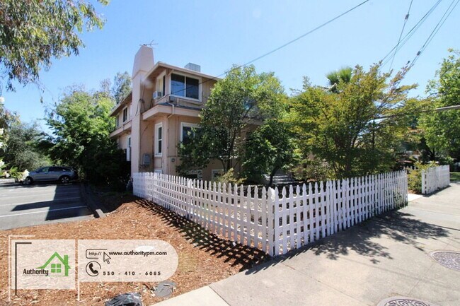 Foto del edificio - 2391 Placer St
