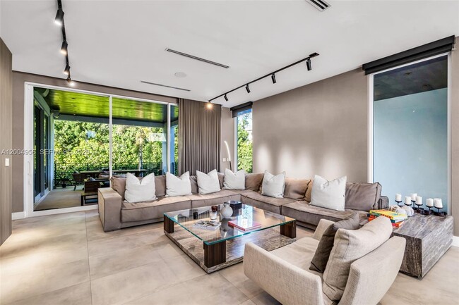 Foto del edificio - 285 W Mashta Dr