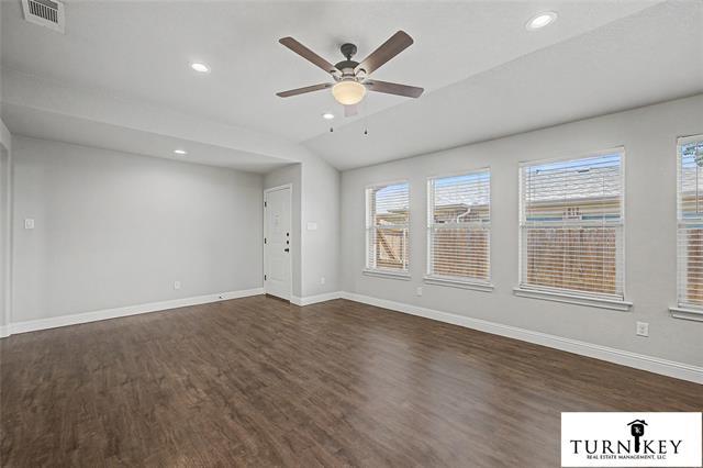 Building Photo - 1304 White Sand Dr
