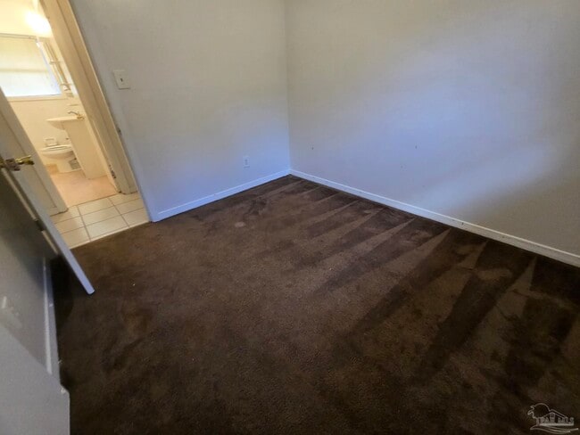 Building Photo - 916 Twinbrook Ave