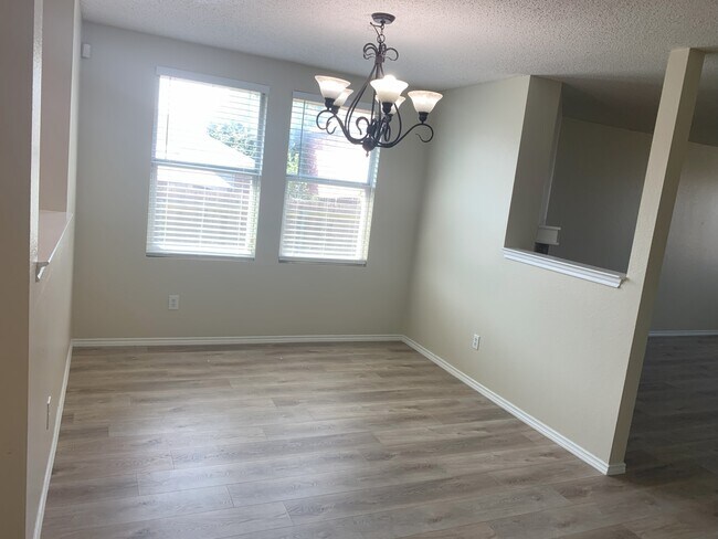 Building Photo - 714 Kinston Ct