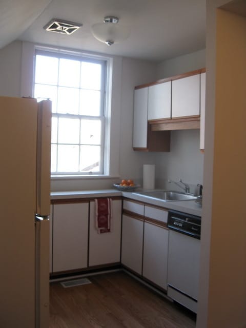 Building Photo - 76 Gertrude Pl