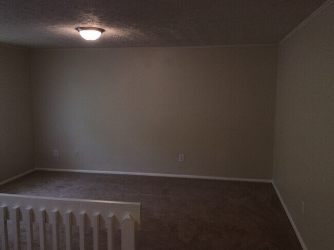 Building Photo - Cozy Home located in Stone Mountain!