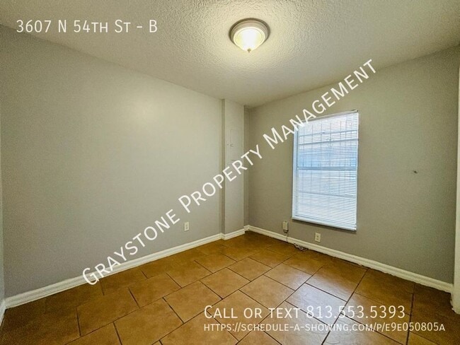 Building Photo - This Tampa property is perfect for those s...