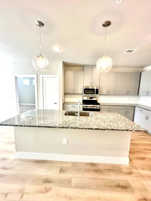 Foto del edificio - 8421 183A