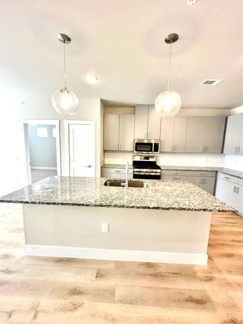 Building Photo - 8421 183A