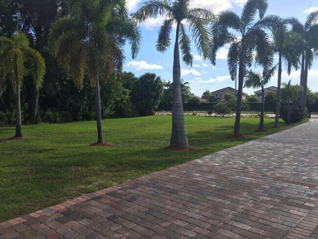 Foto del edificio - 5719 Haverhill Rd
